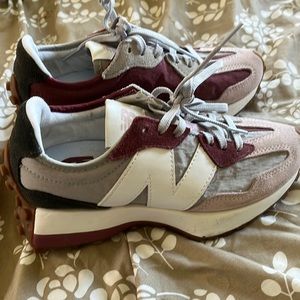 New balance 327 size 5 us W